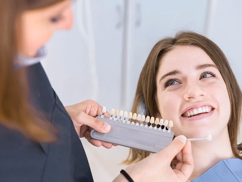 İmplant Restorasyonu ve Diş Rengi Seçimi İmplant Restorasyonu ve Diş Rengi Seçimi