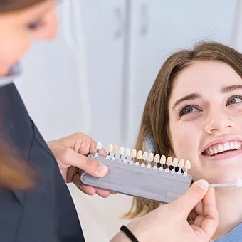 İmplant Restorasyonu ve Diş Rengi Seçimi