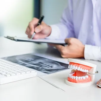 İmplantlarda Komplikasyonlar ve Riskler